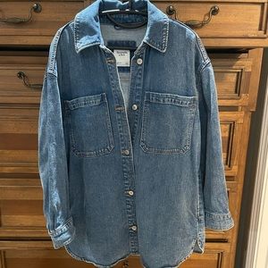 Abercrombie oversized denim shirt/shacket.  Super cute & great condition!